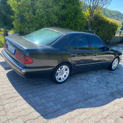 Mercedes-Benz E-class 2001 në shitje