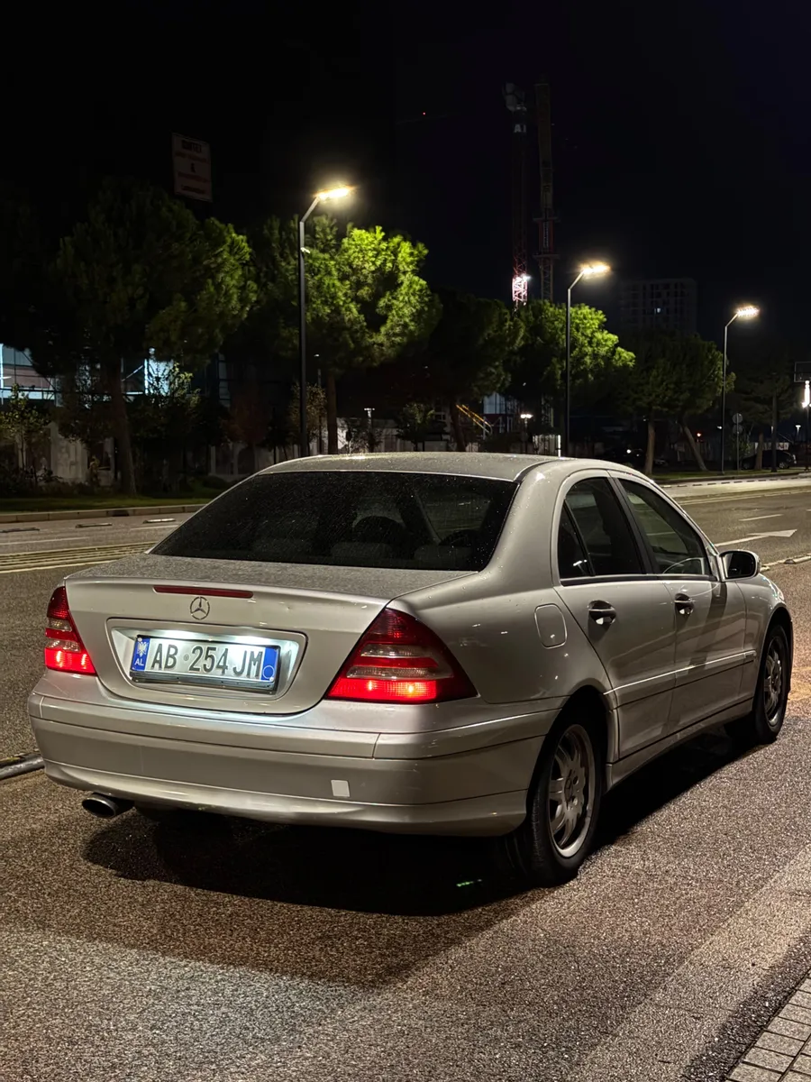 2005 Mercedes-Benz C-class thumbnail 6