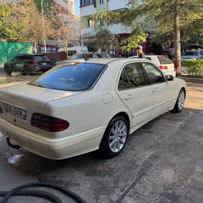 Mercedes-Benz E-class 1999 në shitje