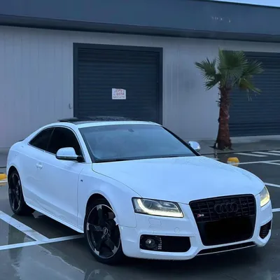 Audi RS5 2010 në shitje