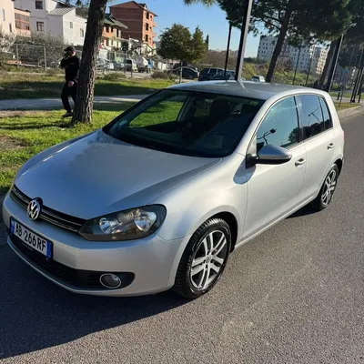 Volkswagen Golf 2009 në shitje