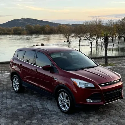 Ford Escape 2016 në shitje