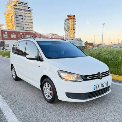 Volkswagen Touran 2012 në shitje