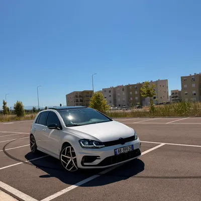 Volkswagen Golf 2017 në shitje