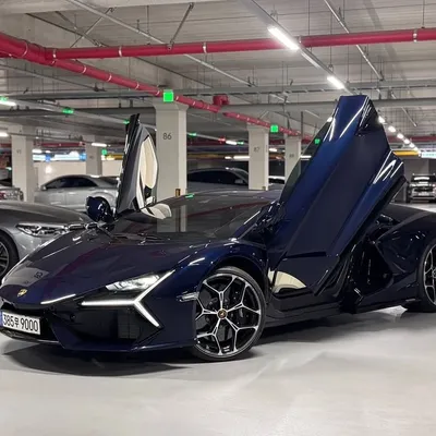 Lamborghini Revuelto 2025