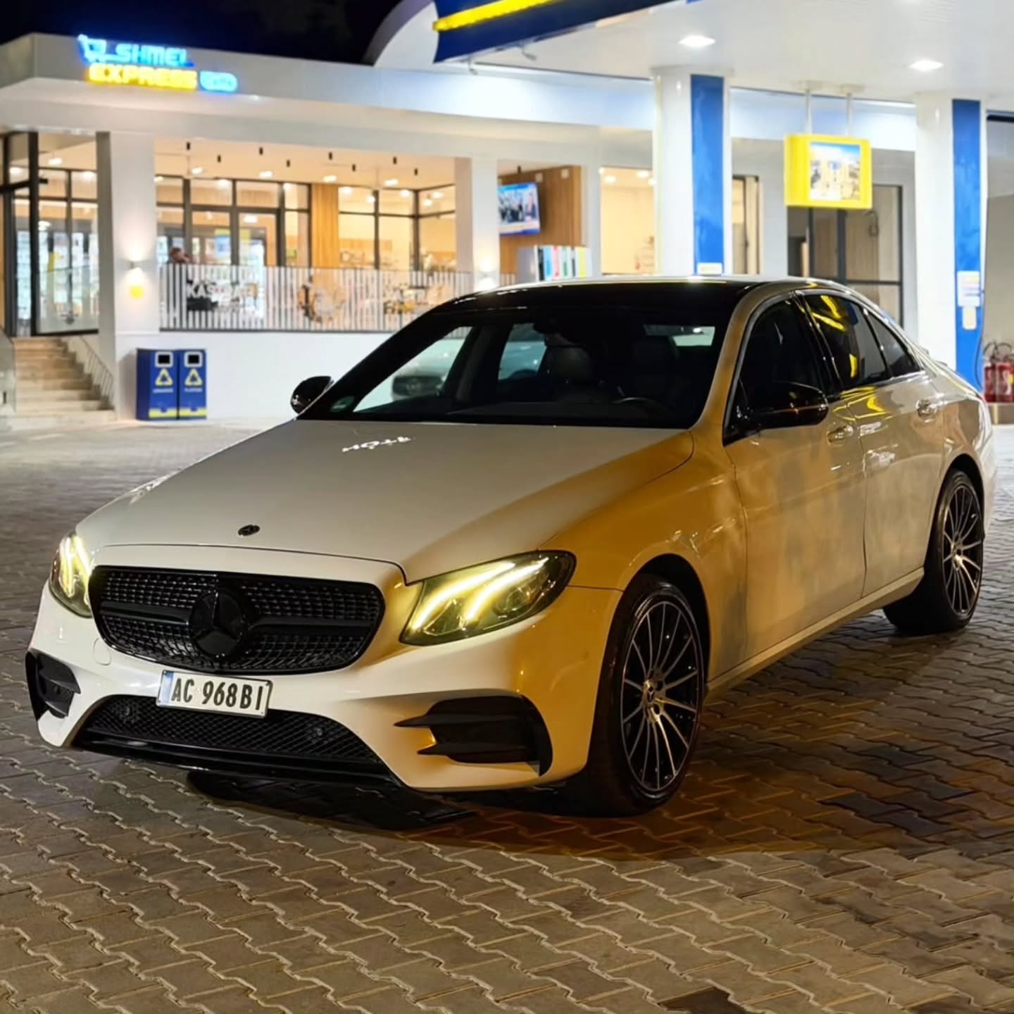 2018 Mercedes-Benz E-class thumbnail 3