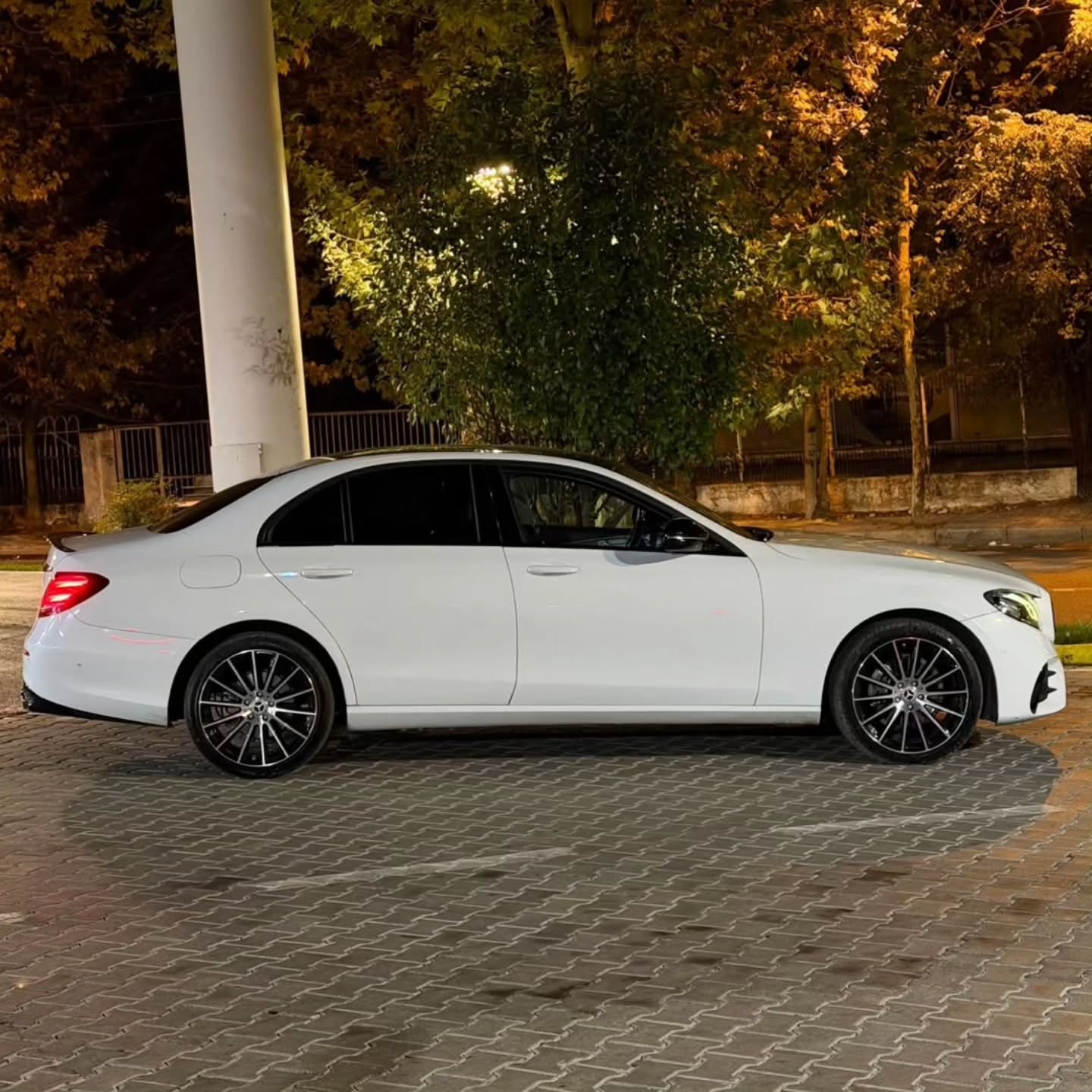 2018 Mercedes-Benz E-class thumbnail 4