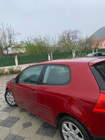 Volkswagen Golf 2005 në shitje