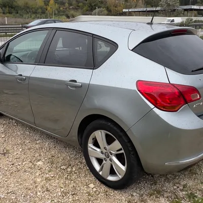 Opel Astra 2013 në shitje