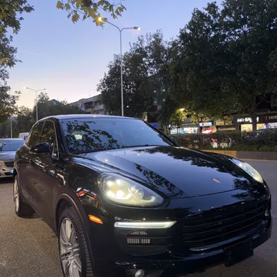 Porsche Cayenne 2016 në shitje