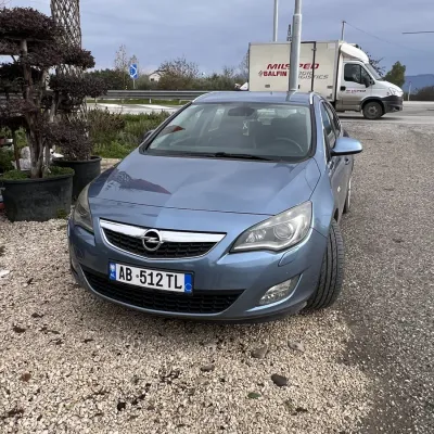 Opel Astra 2011 në shitje