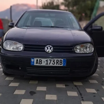 Volkswagen Golf 1999 në shitje