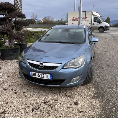 Opel Astra 2011 në shitje
