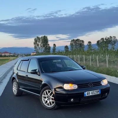 Volkswagen Golf 2000 në shitje