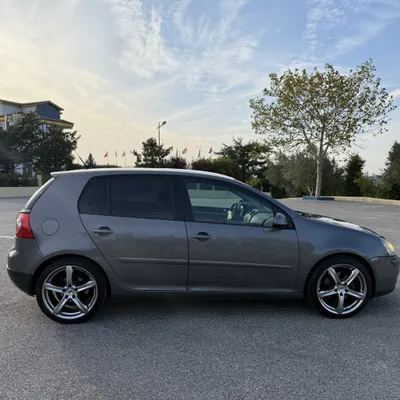 Volkswagen Golf 2006 në shitje