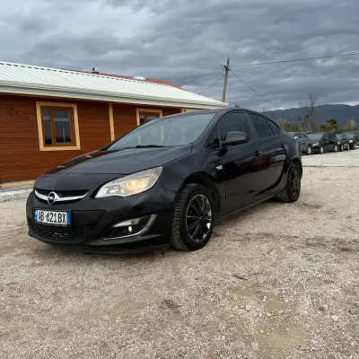 Opel Astra 2013 në shitje